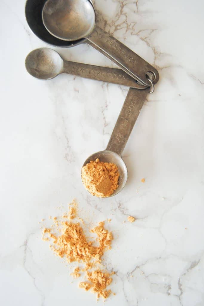 ground ginger in measuring spoon