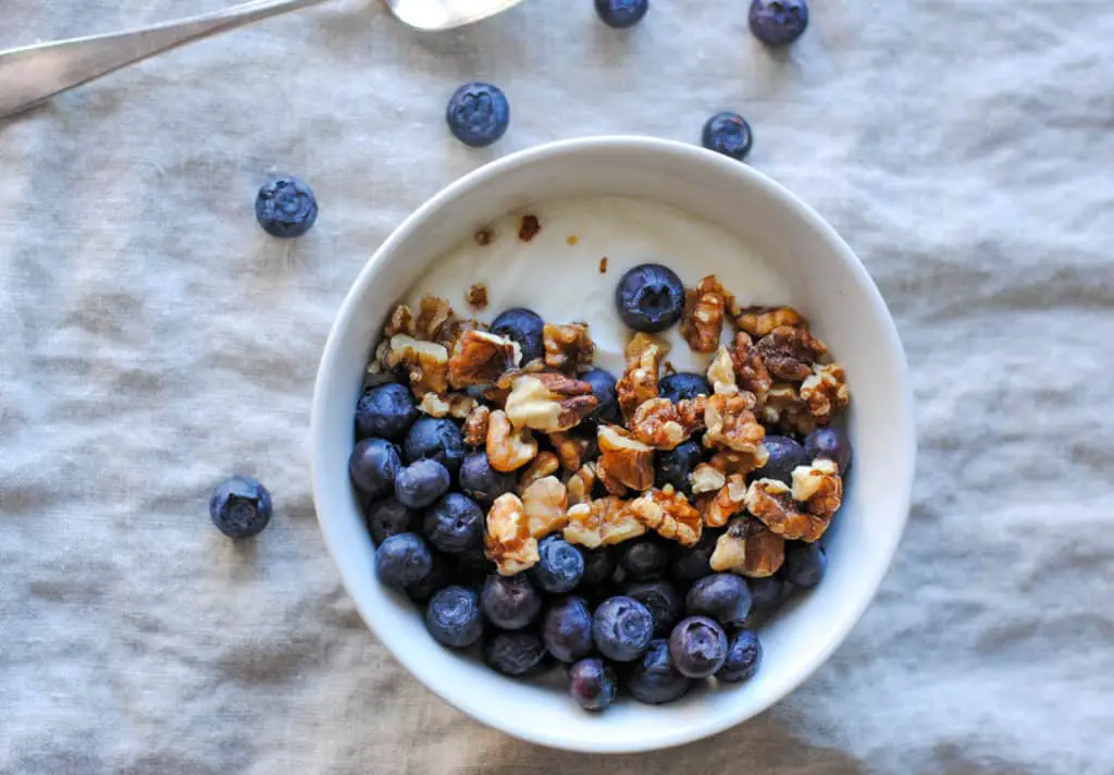 blueberries and walnuts with yogurt